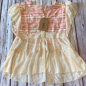 Listicle top size L nwt